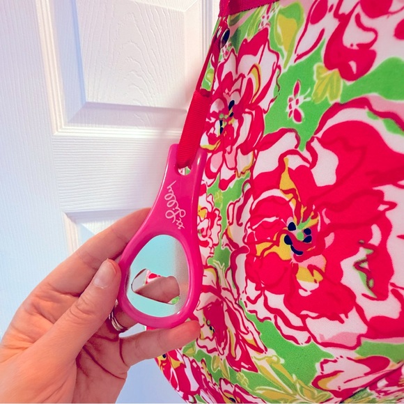 Lilly Pulitzer NWOT LuckyCharms 🌺 🐝 Pink & Green Cooler Bag Beverage Holder 🩷 💚 - Picture 9 of 10
